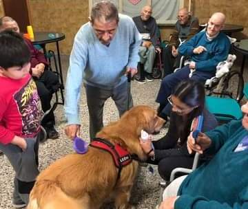 En el marco de las diferentes actividades que desarrolla el equipo interdisciplinario en el Hogar de Ancianos “Carlos Steeb”, este jueves 23 de mayo se desarrolló una jornada de estimulación asistida con animales.