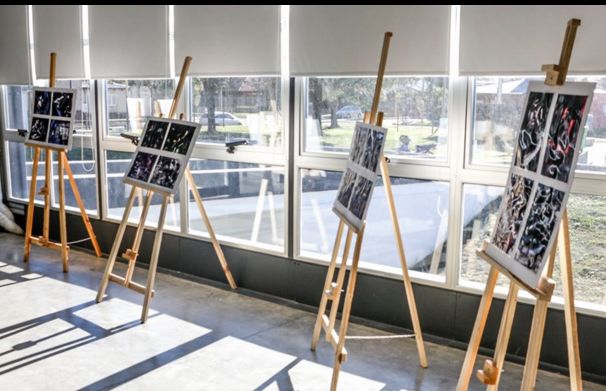 La Dirección de Cultura informó que también en el marco de la Semana del Rock Nacional, la cual como es sabido desencadenará en el Festival de Rock del próximo fin de semana, en el Polo Cultural habrá exhibición una muestra fotográfica temática a cargo de fotógrafos colonenses.