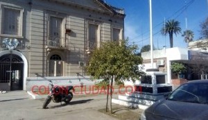 En la mañana de este jueves 13 de junio se hizo un allanamiento en la casa de la persona que la semana pasada atacó con un cuchillo a un agente de tránsito, cuando se estaba desarrollando un operativo en calle 17 y 51.