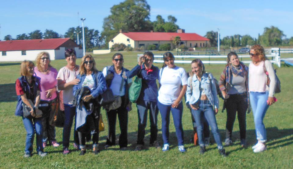 En la jornada del miércoles 12 de diciembre, en representación de la Municipalidad de Colón, Viviana Araguás (Rancho Museo La Palmira), Mirta Gorosurreta (Medio Ambiente) y Luciana Luján Romero (enfermera de la Delegación de Pearson) participaron del Encuentro Territorial de Pro Huerta, organizado por INTA Pergamino, que se desarrolló en la ciudad de 25 de Mayo.