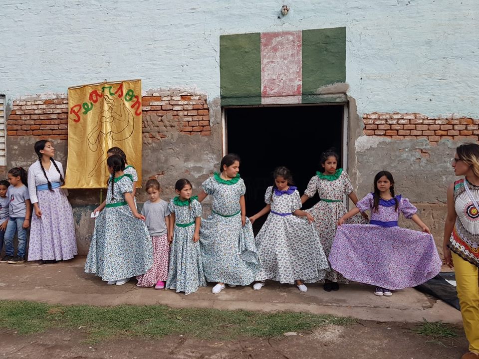 El pasado domingo 11 de noviembre se desarrolló en la localidad de Pearson el festejo por el Día de la Tradición, el cual fue realizado conjuntamente con la muestra de los talleres del anexo de la Escuela de Bellas Artes “Horacio Bertholet” que se dictan allí.