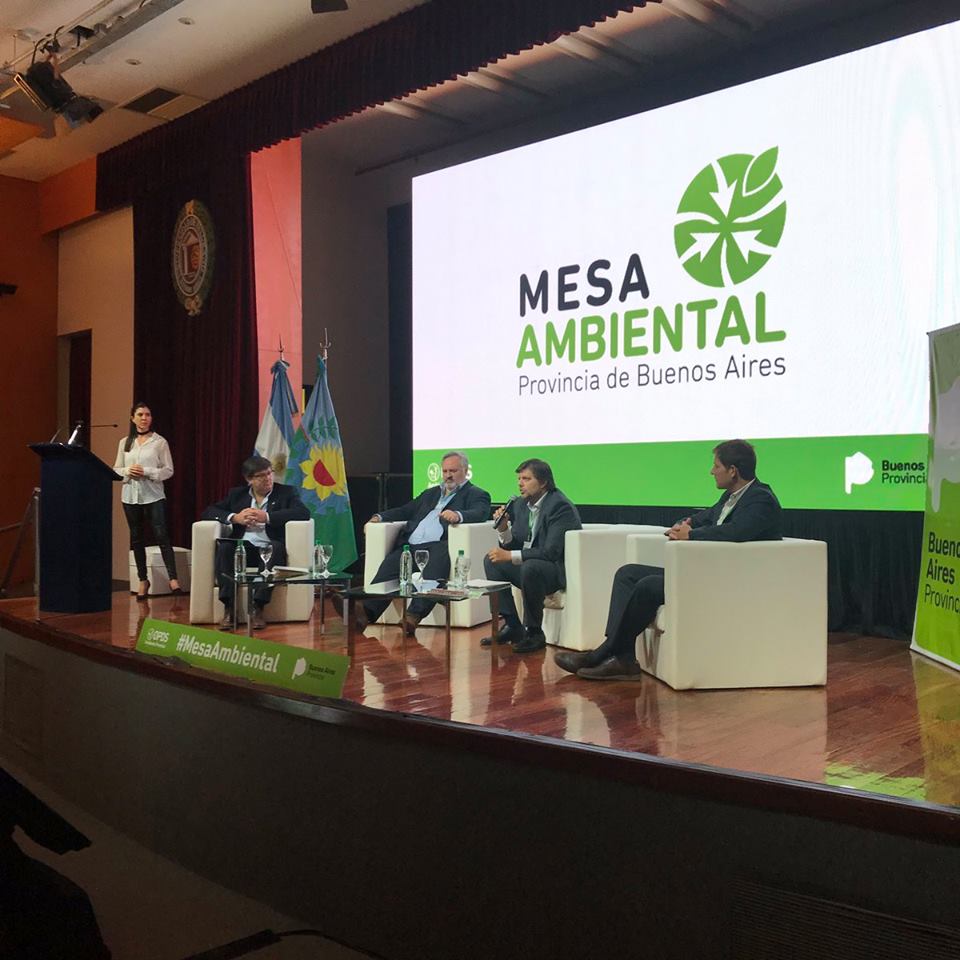 Se está desarrollando entre jueves y viernes de esta semana, organizada por el OPDS (Organismo Provincial para el Desarrollo Sustentable), la Mesa Ambiental con la presencia de 85 municipios, entre ellos el de Colón a través del director de Bromatología y Control Ambiental, Javier Fina.