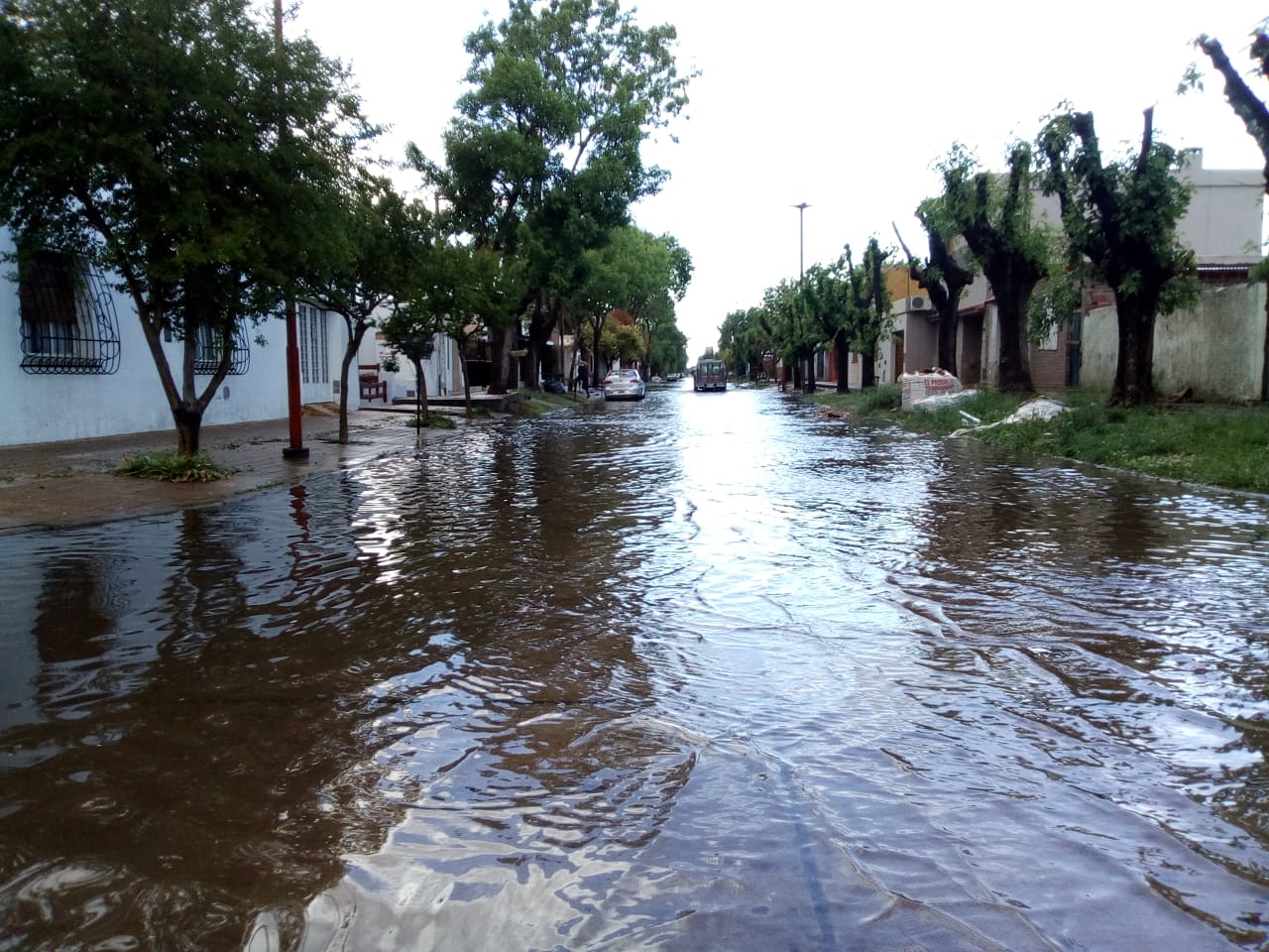 La Seccional Colón de Defensa Civil informó a los vecinos colonenses que el Servicio Meteorológico anunció la posibilidad de un acontecimiento climático para este fin de semana, en cuanto a la posibilidad de abundante caída de lluvia.