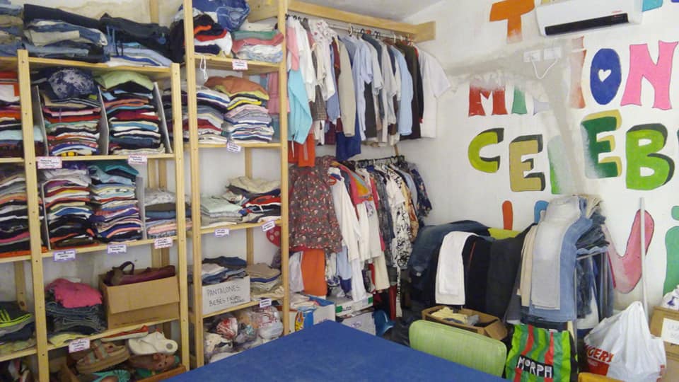 Desde el Grupo “Celebra la Vida” dieron a conocer que después de varios días de seleccionar y organizar el roperito de Casita Cura Brochero (calle 21 y 41), ya quedó en condiciones para empezar a funcionar.