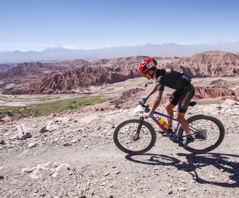 El intendente Ricardo Casi felicitó al deportista colonense Mario Preti, quien días atrás disputó la prestigiosa prueba internacional de MTB por etapas denominada Atacama Challenger, en la ciudad chilena de San Pedro de Atacama, ubicada en el norte de dicho país, con la particularidad de tratarse de un lugar desértico situado a 2400 metros sobre el nivel del mar.