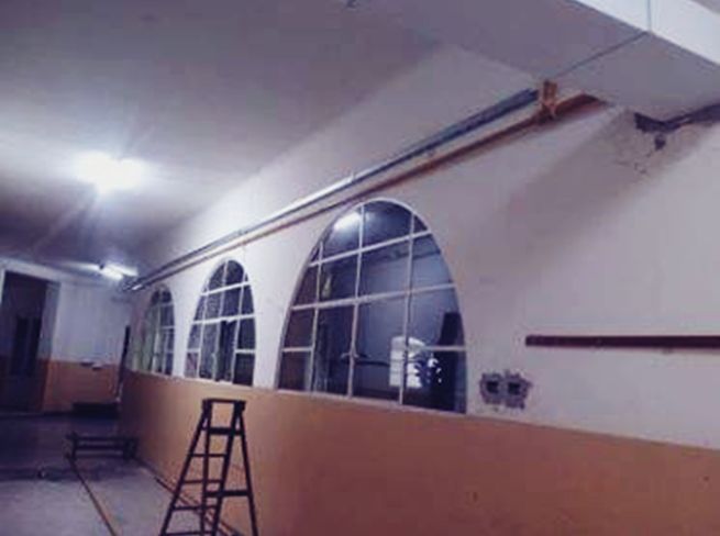 Dentro del programa de obras de refacción que se está desarrollando por estos días en las escuelas Primaria Nº 1 y Secundaria Nº 5, también se avanza en la colocación de sistema de calefacción central en dichos establecimientos educativos.