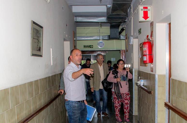 En el mediodía del viernes 22 de marzo, el intendente Ricardo Casi, acompañado por los funcionarios Claudia Zaniboni, Nadia Sequeiro, Raúl Casi, Gonzalo Villalonga y Sabrina Scarpeccia, como así también por los doctores Walter Martínez y Renato Certo del Hospital Municipal, realizó una visita al Hogar de Ancianos “Carlos Steeb”.