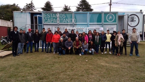 En la tarde del martes 21 de mayo, en la Escuela Técnica Nº 1 de nuestra ciudad, tuvo lugar la jornada de cierre del programa Aula Taller Móvil, una iniciativa que impulsa la provincia de Buenos Aires y que en nuestro medio llevaron adelante las áreas municipales de Educación, Cultura y Deportes, a cargo de Rocío Martínez, y Producción y Turismo, cuyo director es Mario Quagliardi.