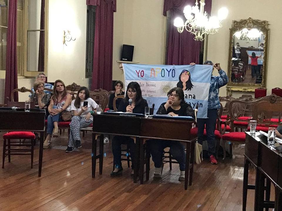Los concejales de Unidad Ciudadana Colón expresaron su repudio a la decisión de la Cámara Nacional de Apelaciones en lo Comercial Sala D, integrada por los jueces Garibotto, Heredia y Vassallo, de rechazar la apertura de una cuenta bancaria que permita al Grupo Indalo saldar sus obligaciones salariales con sus empleados de la señal televisiva C5N y demás medios que lo componen.