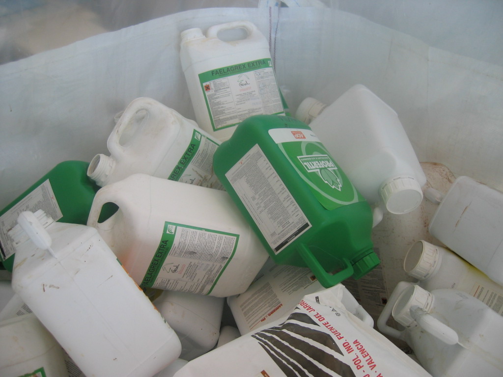 Desde la Dirección de Agroquímicos Municipal se informó que en el marco de la Gestión de Envases Vacíos de Fitosanitarios se recibió la visita del OPDS (los ingenieros Agrónomos Alejandro Merlo y Oscar De Zan), siendo este organismo la Autoridad de Aplicación, con el propósito de visitar posibles lugares destinados a la ubicación de un CATs (Centro de Almacenamiento Transitorio de Envases Vacíos de Fitosanitarios).
