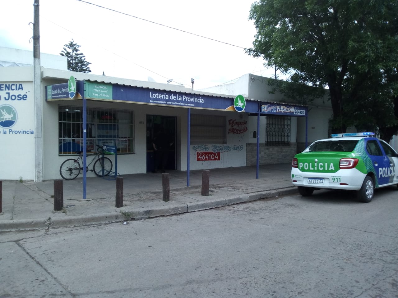 Este lunes 29 de octubre, aproximadamente a las 13.40 horas, se produjo un robo calificado en una agencia de lotería ubicada en calle 22 y 52.