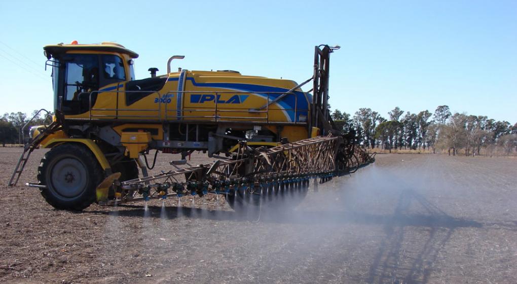 La Dirección de Agroquímicos Municipal informó que este miércoles 11 de julio se realizará en las instalaciones del Concejo Deliberante la jornada referente a la sensibilización e información para directores de escuelas rurales de Colón, acerca de normativas provinciales y municipales y sobre uso de fitosanitarios, en los entornos de los establecimientos rurales.