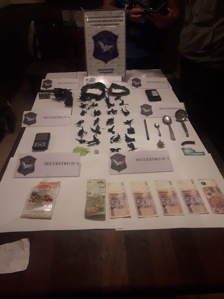 En la tarde del viernes 28 de septiembre, una comisión policial compuesta por personal de la Delegación de Drogas Ilícitas y Crimen Organizado y personal del Grupo de Apoyo Departamental (G.A.D.) dieron cumplimiento a una serie de allanamientos en el marco de una investigación por comercio de estupefacientes.