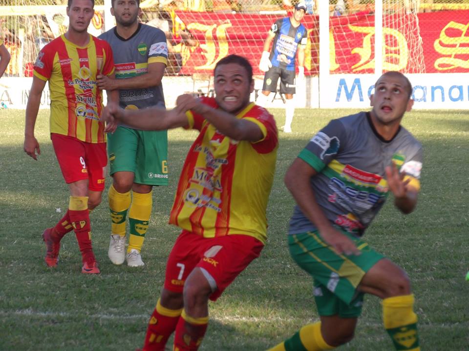 Por la novena y penúltima fecha de la Fase Clasificatoria del Torneo Regional Federal Amateur 2019, Barracas recibió al líder de la Zona 3 de la Región Pampeana Norte, es decir Defensores de Salto.