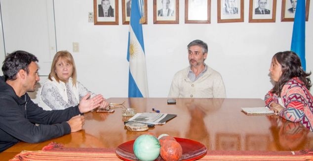 En la mañana de este viernes 19 de julio, los funcionarios Rocío Martínez y Diego Bastianelli, junto al concejal Mauricio Demarco, mantuvieron una reunión con Nancy Roige, quien estuvo en representación de la firma de transporte local El Acuerdo.