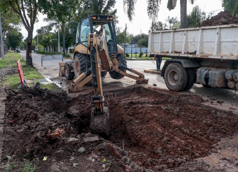 El personal se encuentra realizando diversas tareas para mejorar y reconstruir la ciudad.

