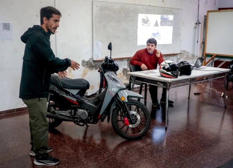 Se llevaron a cabo charlas en las escuelas para concientizar a los alumnos sobre las normas de tránsito.