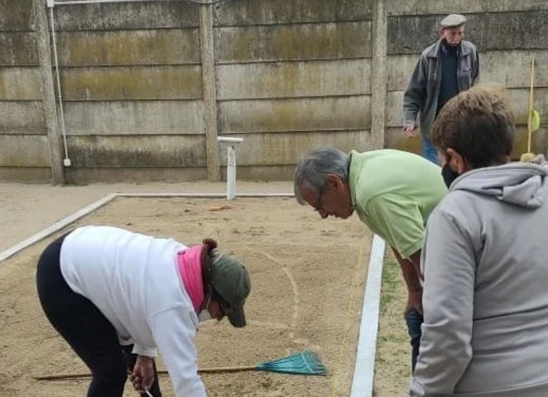 La Dirección de Deportes municipal resaltó que comenzó la etapa final del torneo de tejo para los adultos de la ciudad.