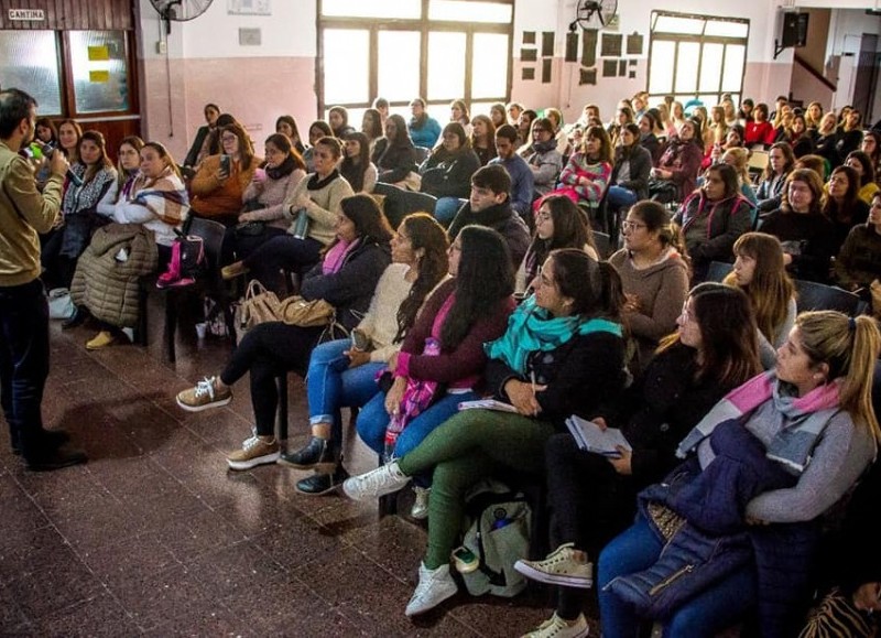 Estuvo orientada a dotar de herramientas para el ejercicio de la docencia, el acompañamiento terapéutico y los espacios profesionales de salud tales como terapias, además de la cotidianeidad en las familias.