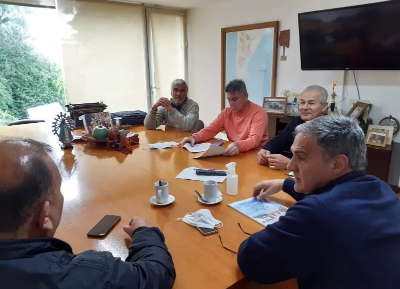 La reunión consistió en analizar la posibilidad de celebrar un convenio marco para el desarrollo de un plan de viviendas.