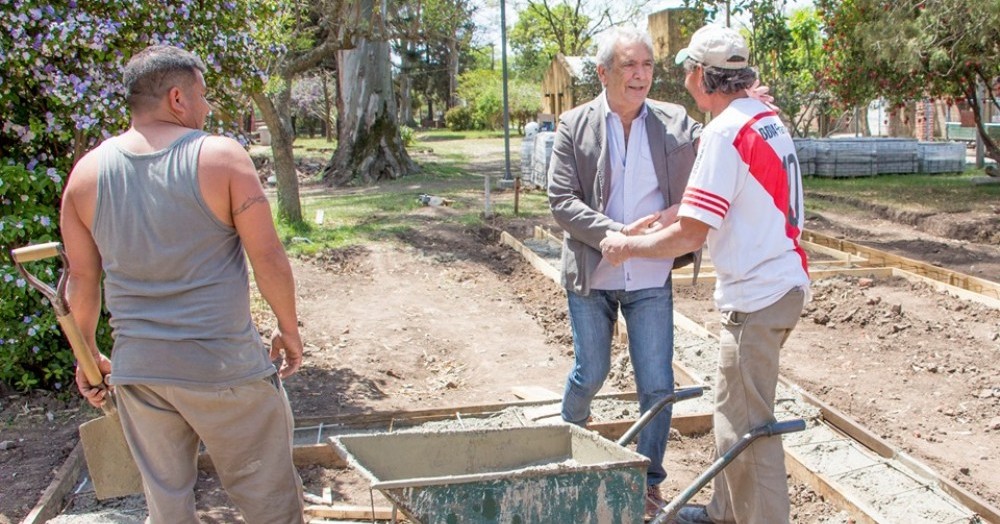 El intendente Ricardo Casi recorrió las obras que avanzan con el encendido de 20 luminarias Led en el área, la cual estará próximamente cubierta en un 100 por ciento.