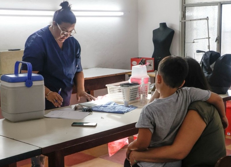 Durante la actividad, los asistentes pudieron acceder de manera gratuita a controles generales y a la aplicación de vacunas correspondientes al calendario oficial.
