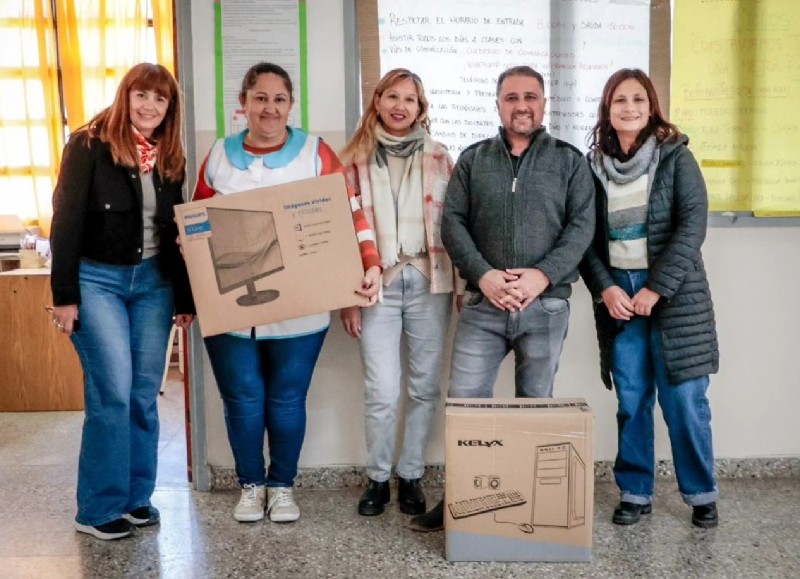 La Subsecretaría de Educación realizó una importante entrega de equipamiento a escuelas del distrito
