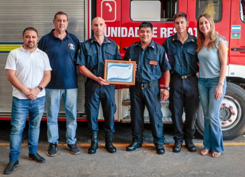 Juan Pablo Ríos, Javier Angeloni y Rodrigo Soria se unieron a una dotación proveniente de la Región Noroeste para ayudar en el derrumbe.