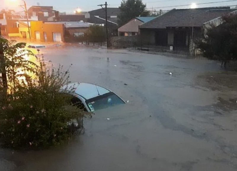 Se recibirá: agua envasada, artículos de limpieza, colchones, frazadas, sábanas, pañales y calzado.