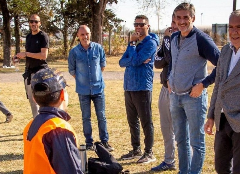 El intendente Casi recorrió la Villa Deportiva donde se realizan prácticas atléticas y actividades como fútbol, básquet y voley, entre otros.