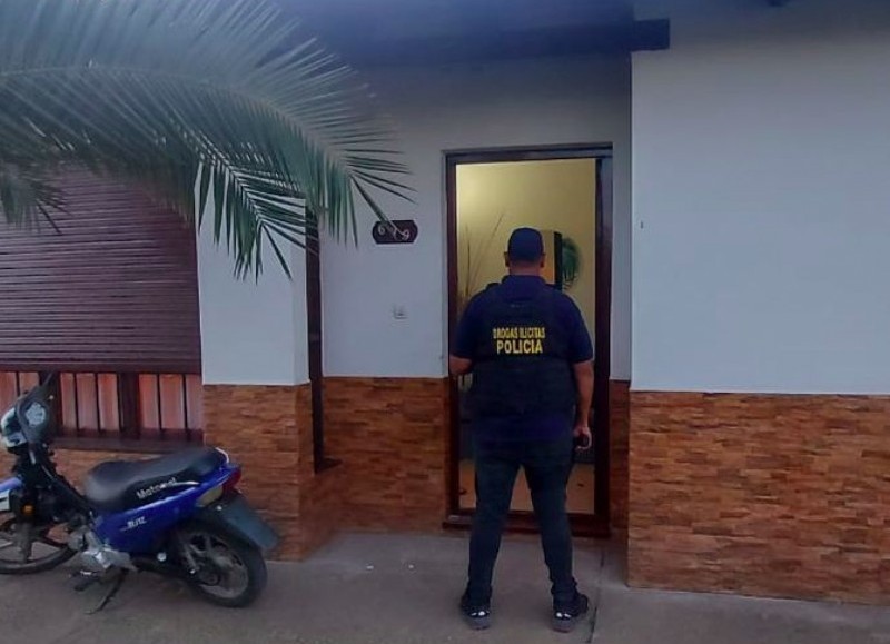 Detuvieron a dos personas por venta de drogas, y una de ellas tenía prisión domiciliaria