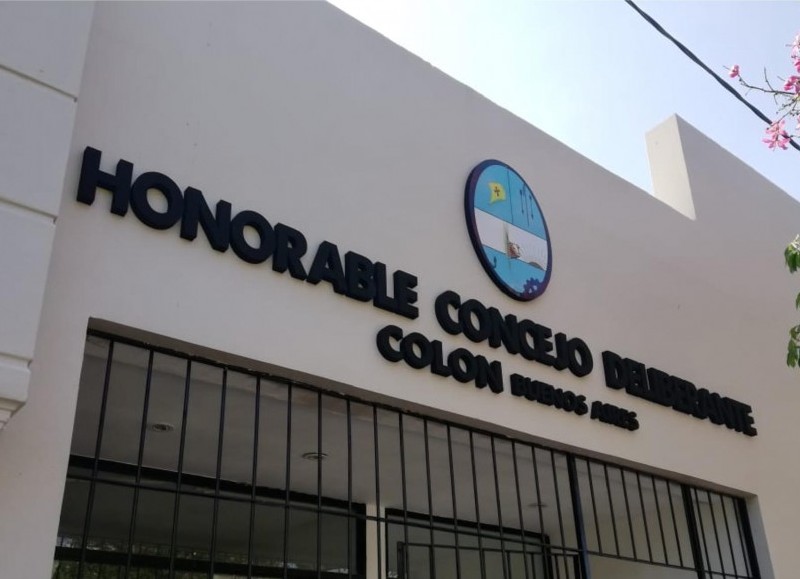 Las intensas ráfagas registradas durante la tarde del miércoles provocaron diversos inconvenientes en distintos puntos de la ciudad.