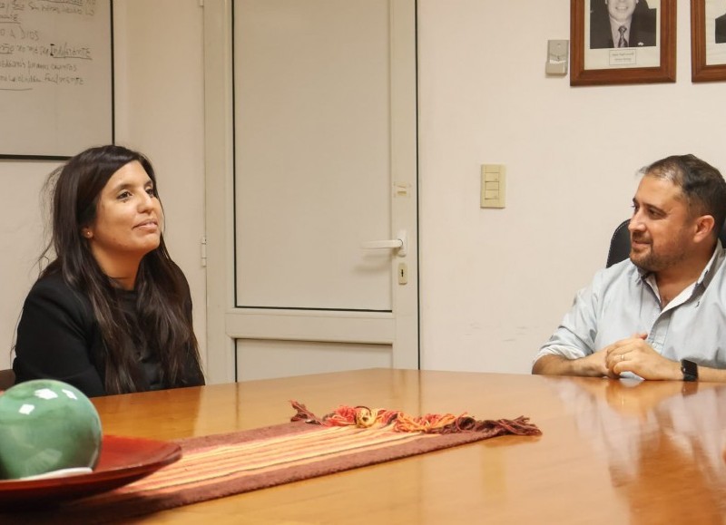 La titular de la cartera bonaerense de Ambiente, Daniela Vilar, se reunió con el intendente Waldemar Giordano y recorrió el distrito.
