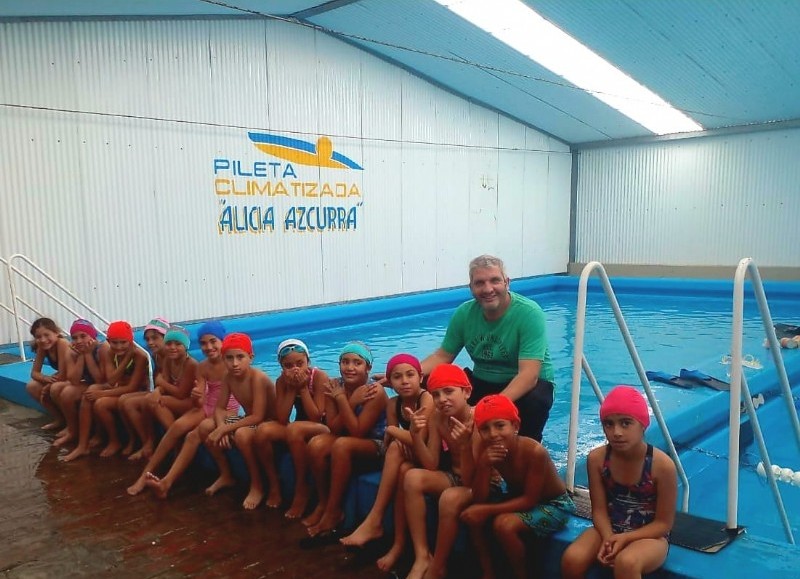 En el caso de Natación de Casa de las Infancias, los niños concurren al natatorio climatizado "Alicia Azcurra" de Club Alianza, martes y jueves de 13:30 a 14:30 horas. 

