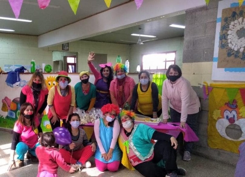 Fue en el Jardín Maternal Personitas, donde además hubo regalos, golosinas y mucha música, pero sobre todo y lo más importante, muchas caritas felices.