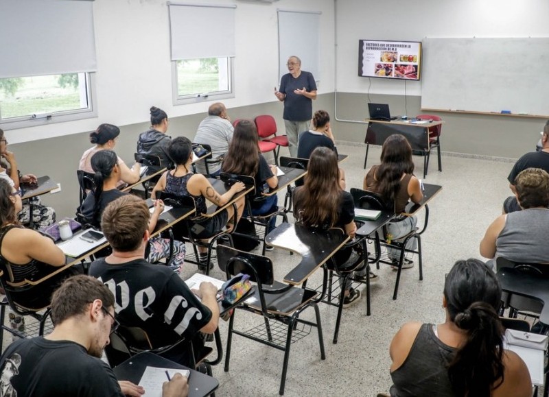 Capacitación en manipulación de alimentos con amplia participación