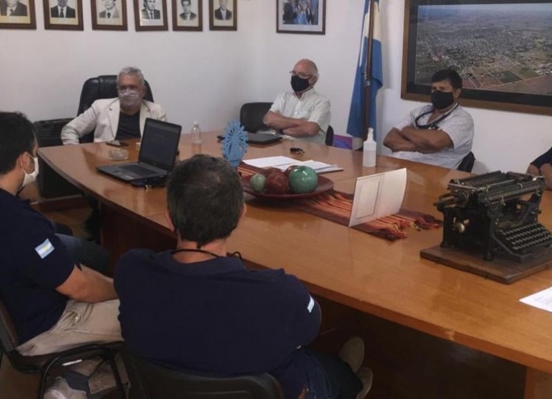 Ricardo Casi dialogó con los Bomberos Voluntarios sobre las actividades que llevan a cabo.