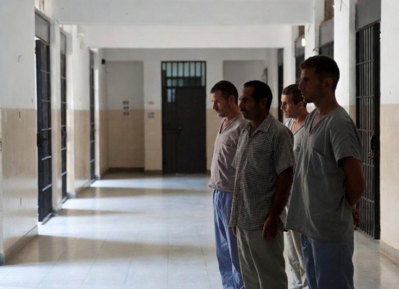 Los cuatro condenados operaron desde agosto de 2024 hasta marzo de 2025, cuando fueron detenidos tras una serie de allanamientos. (Foto: Grok-IA)

