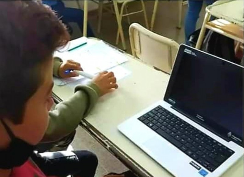 Entrega de 18 netbook del Plan Conectar Igualdad, con destino a estudiantes de primer año de la Escuela Secundaria 3.