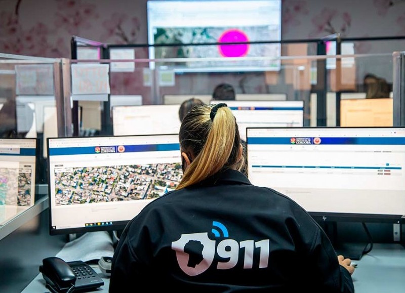 El sistema funciona como un botón SOS digital que, al ser activado, envía automáticamente la ubicación georreferenciada del comercio a la central del Sistema de Emergencias 911.