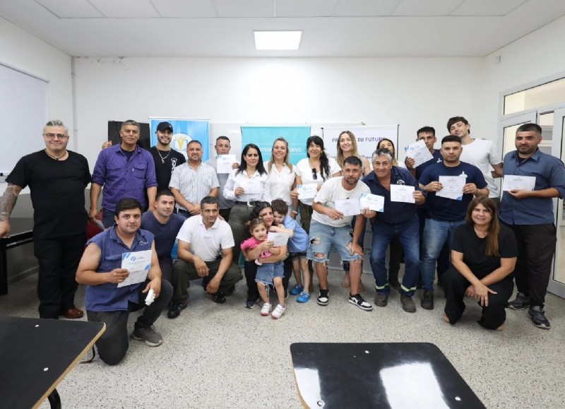 El acto se realizó en el Polo Educativo y contó con la participación de autoridades locales.