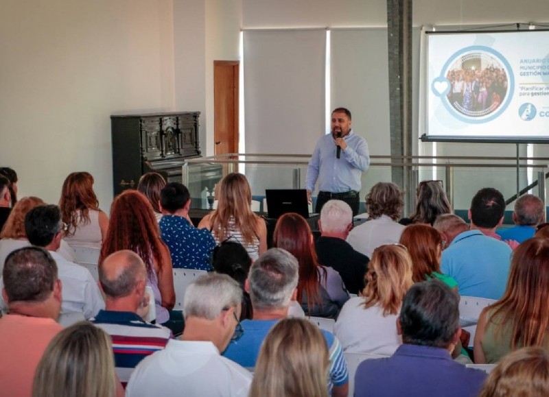 “Vengo a rendir cuentas de lo que hemos realizado durante nuestro primer año al frente del municipio”, sostuvo el intendente.