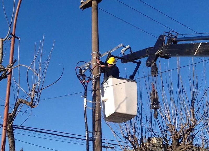 La Cooperativa Eléctrico trabaja a pleno en todo el distrito.