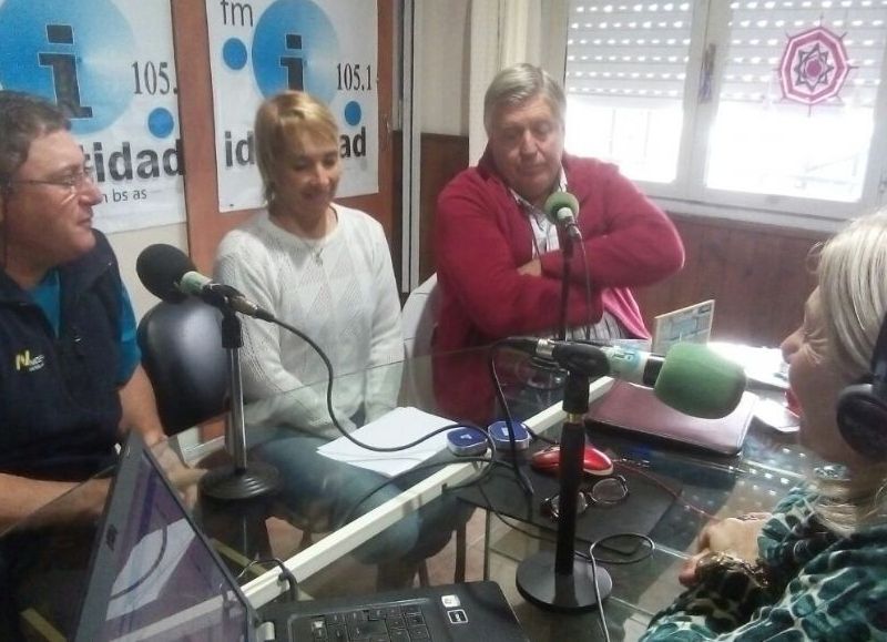 Visita a los estudios de FM Identidad.