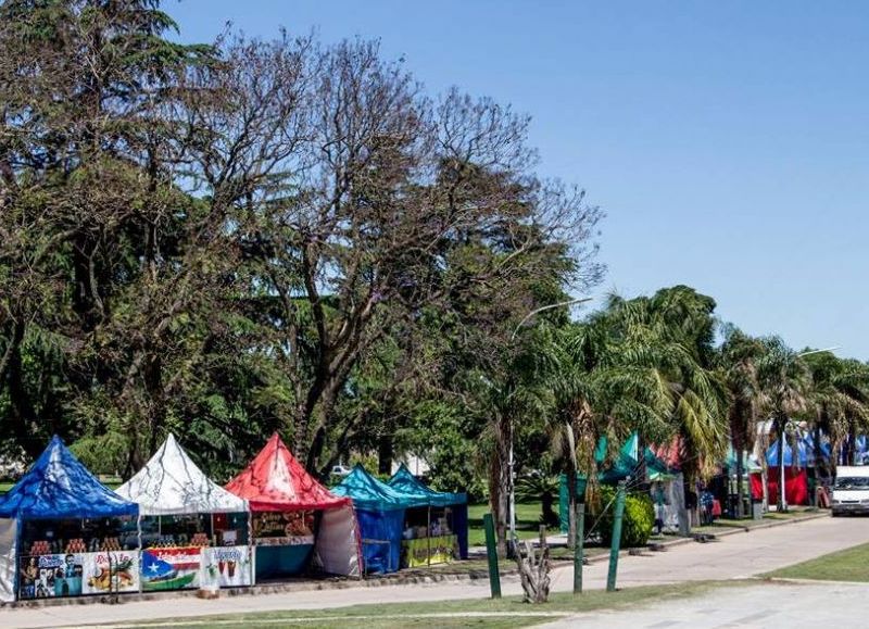 Stands en Plaza San Martín.