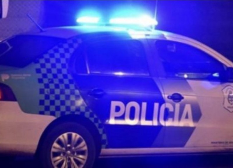Un médico de la policía examinó a los heridos y determinó que presentaban lesiones leves.