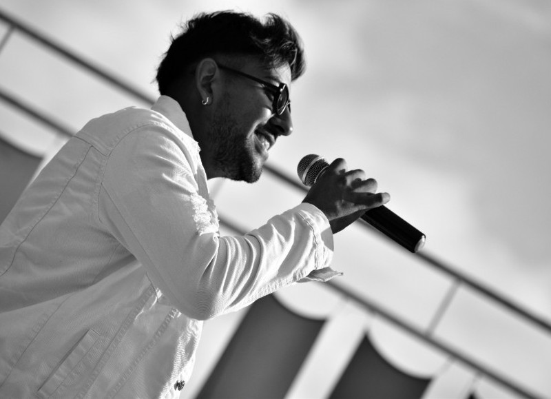 El joven Julio Anrriquez vocalista de Swing Latino, más conocido como LatIn, intérprete en el ritmo Cuarteto Comercial-Cumbia.