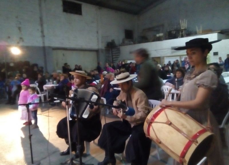 Muy buena concurrencia en el Gimnasio Parroquial.