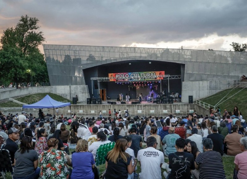 Música, baile, arte y una amplia muestra de artesanías y emprendimientos locales dieron forma a una jornada llena de color y alegría.