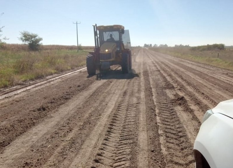 A través de la Municipalidad de Colón continúan los trabajos de mejoramiento de caminos rurales.